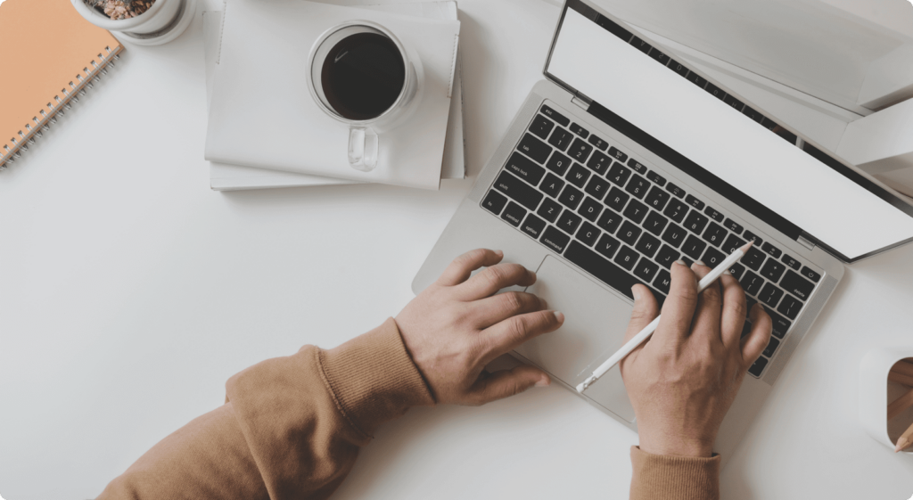 Bild für Leistung Gutachten mit Laptop